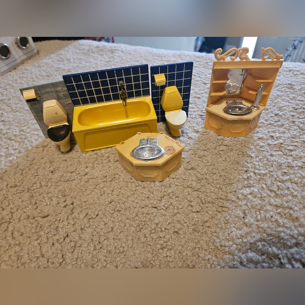 Vintage Lundby Dollhouse Miniature Bathroom Set  Blue Tiles And Other pieces . 
